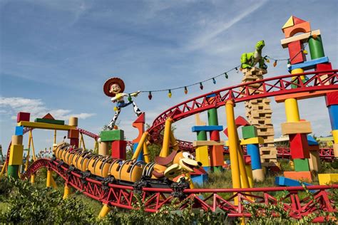 how many theme parks are there in china